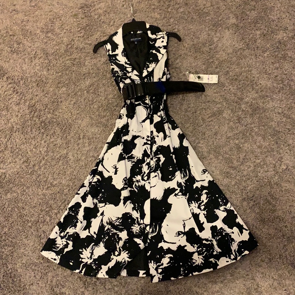 A-line abstract black & white button-front dress with faux patent leather belt.
